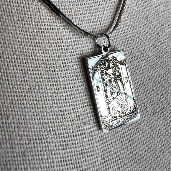 925 Stainless Steel HIGH PRIESTESS Tarot Card Necklace Pendant - Picture 2 of 9